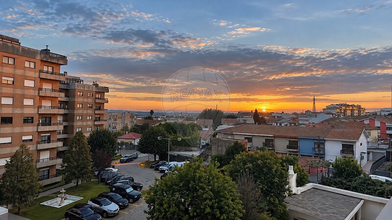Apartamento T3 à venda em Rio Tinto, Gondomar RE/MAX Portugal