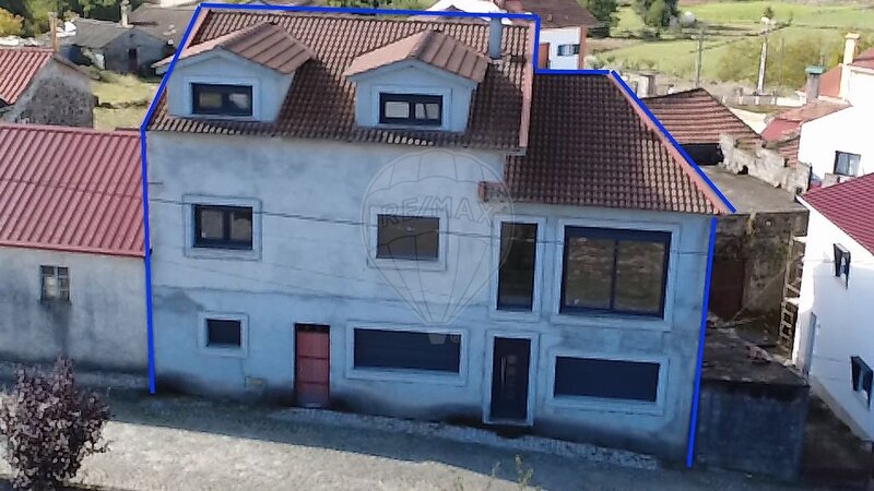 Moradia T3 à venda em Vila Nova de Paiva, Alhais e Fráguas, Vila Nova de Paiva RE/MAX Portugal