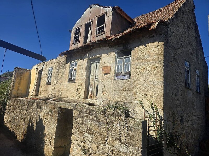 Moradia à venda em Santiago de Cassurrães e Póvoa de Cervães, Mangualde RE/MAX Portugal