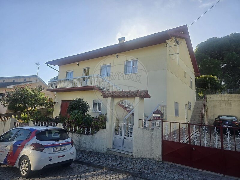 Moradia T5 à venda em Abrunhosa-a-Velha, Mangualde RE/MAX Portugal