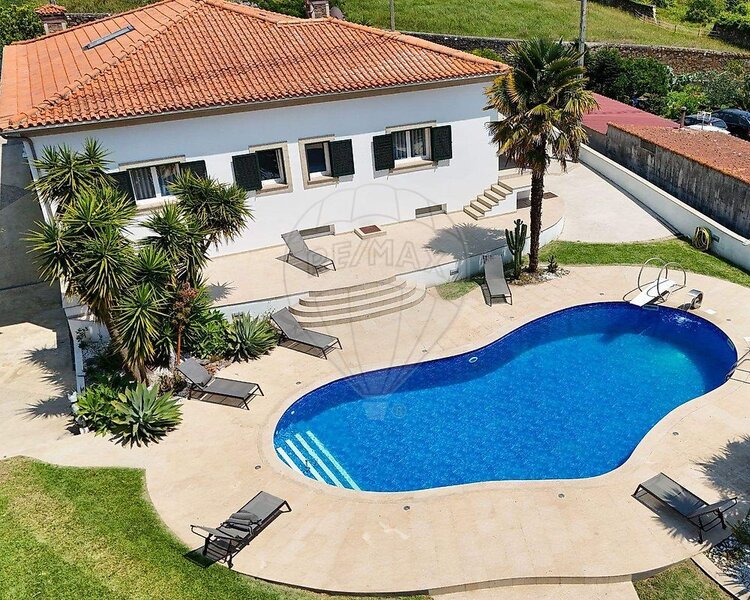Maison V4 Vila de Punhe Viana do Castelo - balcon, jardin, garage, cheminée, chauffage central, piscine, zone calme