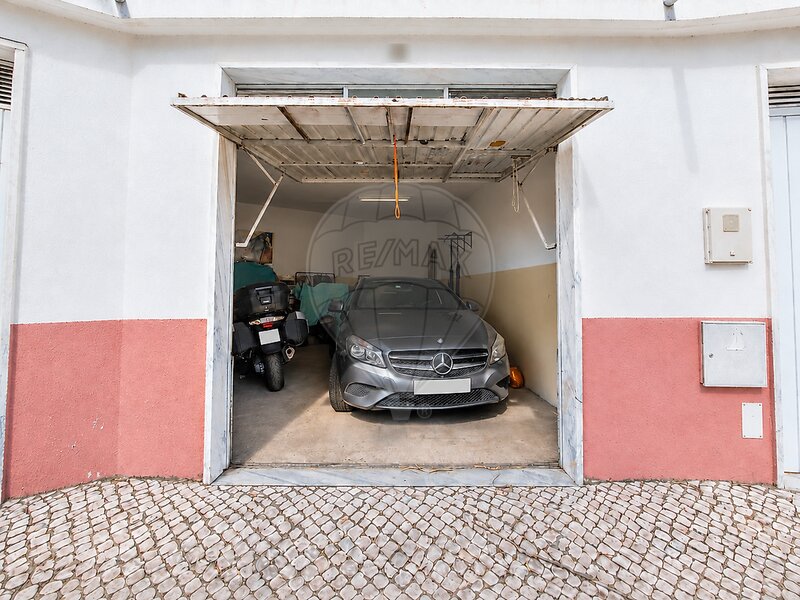 Garagem à venda em Cacém e São Marcos, Sintra RE/MAX Portugal