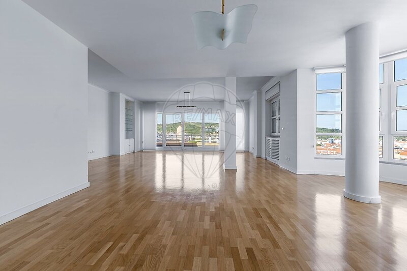 Apartamento T4 à venda em Torres Vedras (São Pedro, Santiago, Santa Maria do Castelo e São Miguel) e Matacães, Torres Vedras RE/MAX Portugal