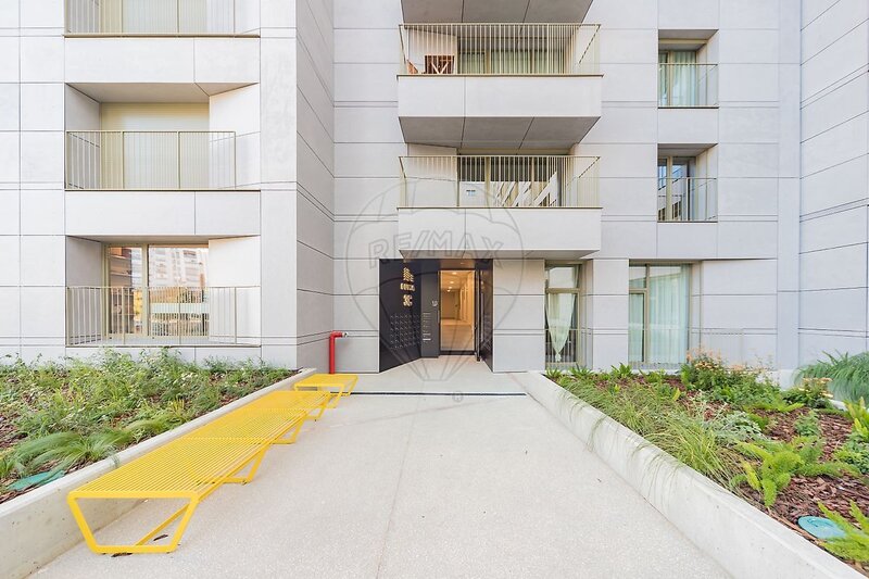 Apartamento T2 à venda em Santa Clara, Lisboa RE/MAX Portugal
