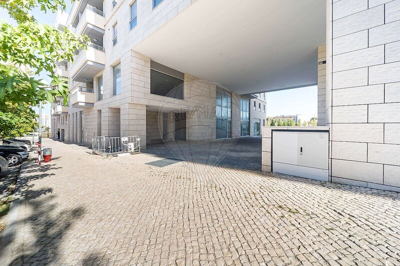 Loja à venda em Lumiar, Lisboa RE/MAX Portugal