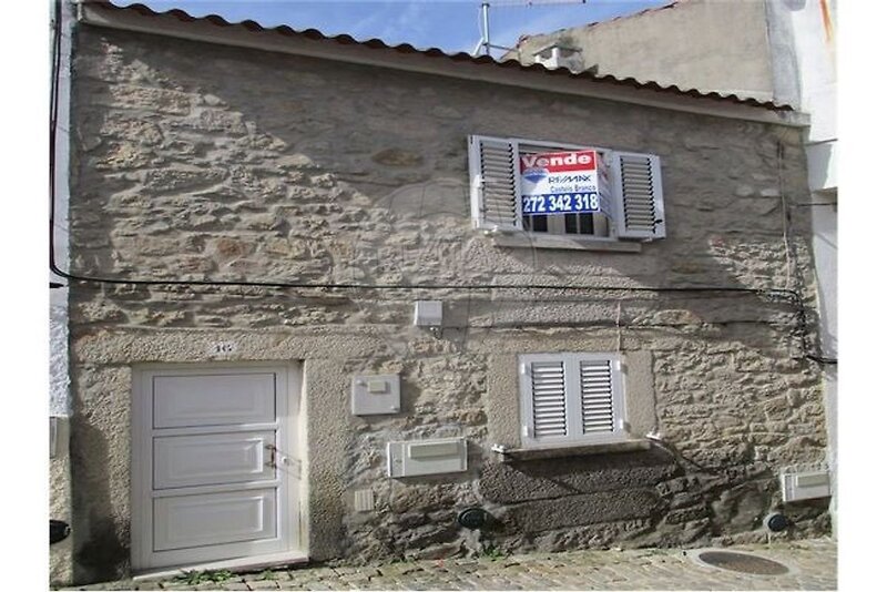 Moradia T1 à venda em Alcains, Castelo Branco RE/MAX Portugal
