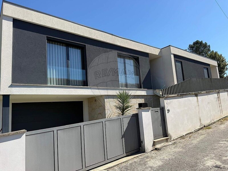 Moradia T3 à venda em Lanhas, Vila Verde RE/MAX Portugal