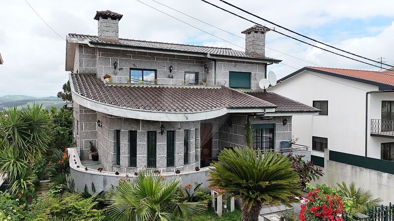 Moradia T5 à venda em Freixo de Cima e de Baixo, Amarante RE/MAX Portugal
