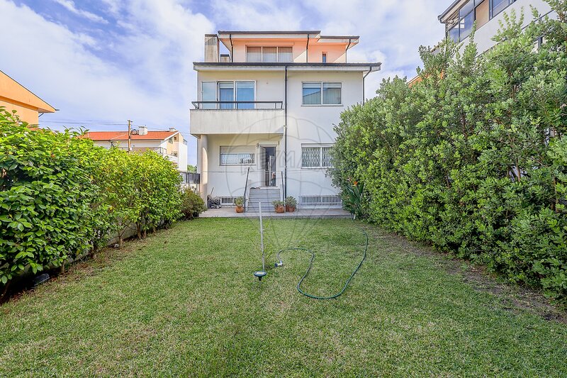 Moradia T4 à venda em Mafamude e Vilar do Paraíso, Vila Nova de Gaia RE/MAX Portugal