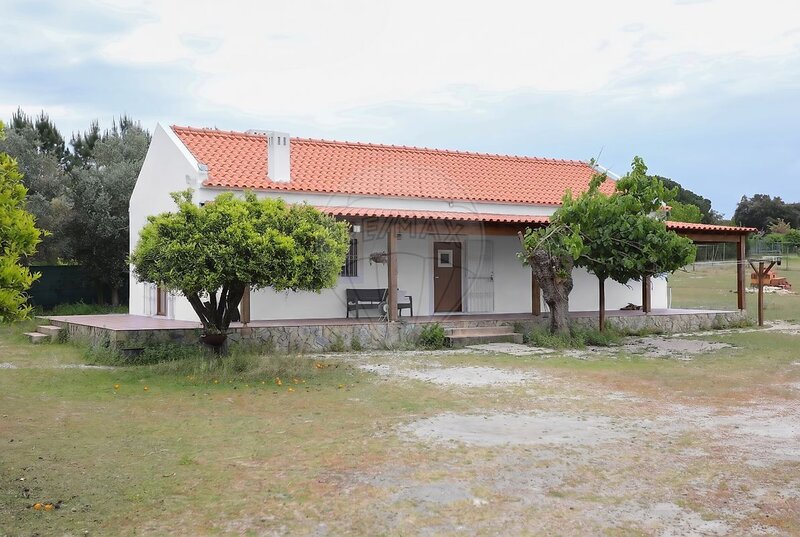 Moradia T2 à venda em Gâmbia-Pontes-Alto Guerra, Setúbal RE/MAX Portugal