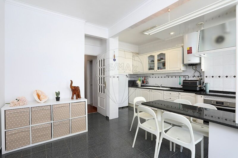 Apartamento T4 à venda em Massamá e Monte Abraão, Sintra RE/MAX Portugal