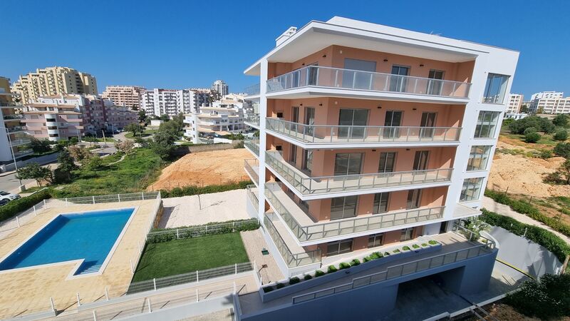 апартаменты новые T1+1 Praia da Rocha Portimão - пол с подогревом, сад, веранда, веранды, бассейн, система кондиционирования, вид на море