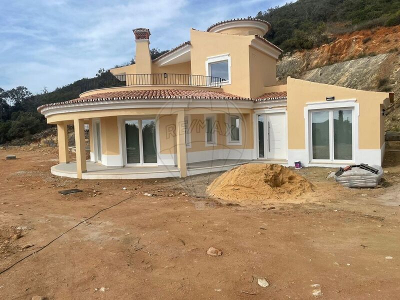 Moradia V4 Santa Bárbara de Nexe Faro para venda - terraços, lareira, ar condicionado, piscina