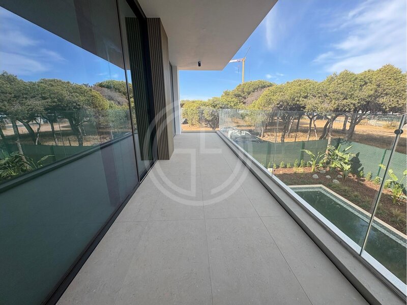 Moradia T4 com piscina, elevador e garagem de 60m² - Montenegro, Faro