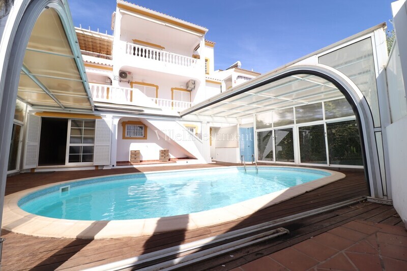 House 5 bedrooms Refurbished in the center Caliços Albufeira - equipped kitchen, barbecue, swimming pool, terrace, fireplace