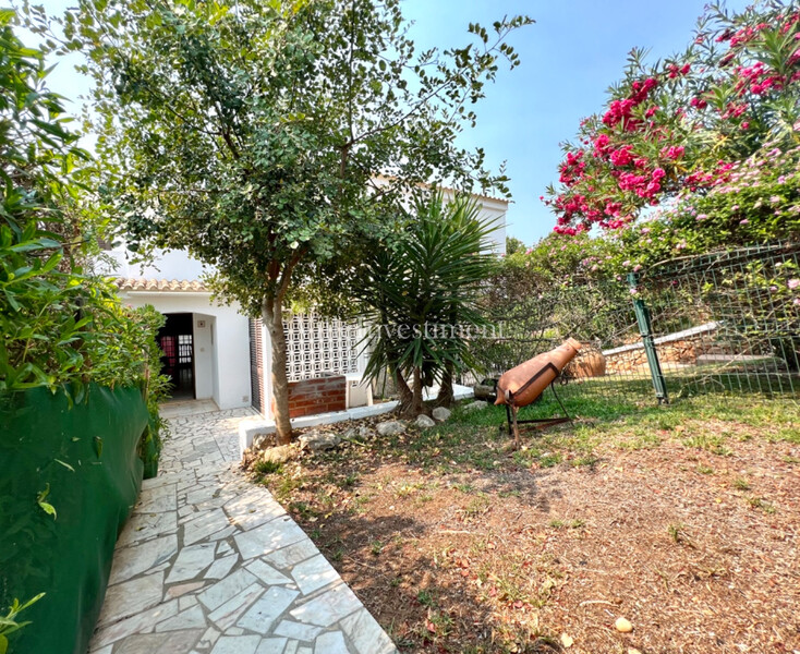 House V1+1 Albufeira - garden, swimming pool, gated community, backyard