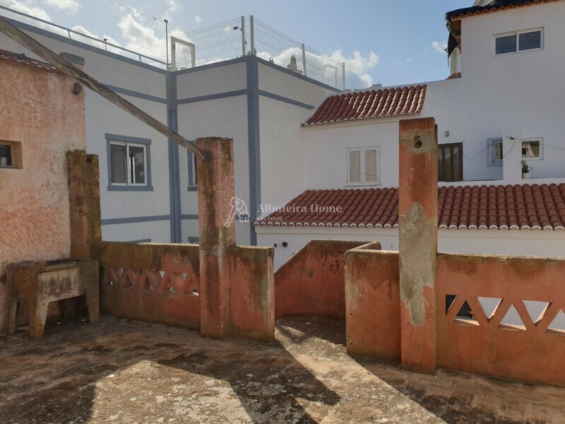 Prédio T5 Albufeira - excelente localização, terraço, logradouro