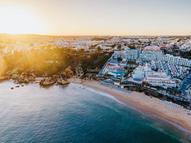Prédio Albufeira para comprar - ar condicionado, piscina, lareira