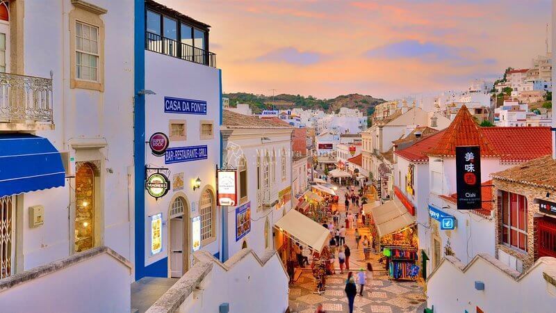 Здание в центре Albufeira