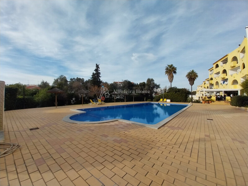 Apartamento T0 perto da praia Albufeira - arrecadação, parqueamento, piscina, condomínio privado, jardim