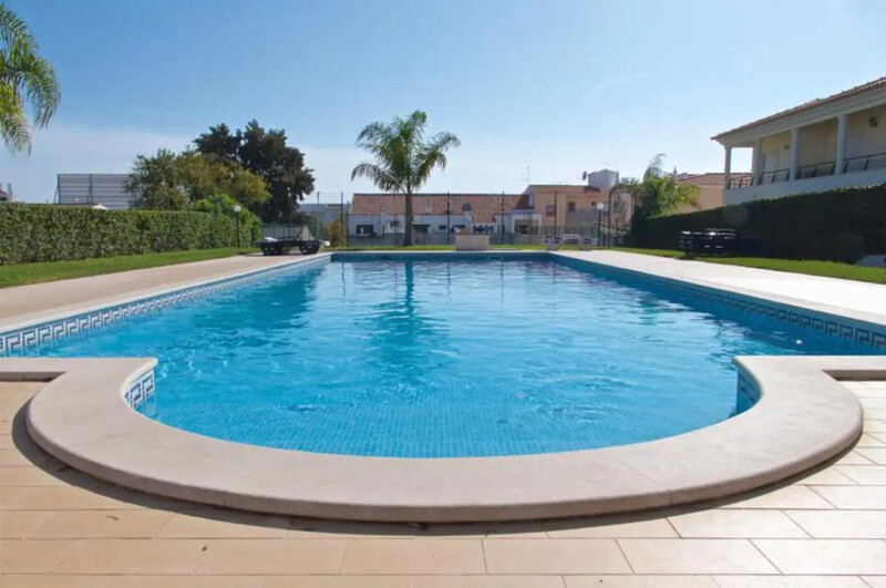Apartment 2 bedrooms Albufeira - quiet area, garage, swimming pool, kitchen, air conditioning