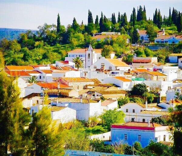 Здание в центре Paderne Albufeira