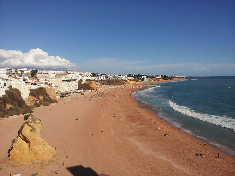 House 3+1 bedrooms Albufeira - balcony, air conditioning, balconies, equipped kitchen, terrace, barbecue, garage, fireplace, quiet area, attic, garden