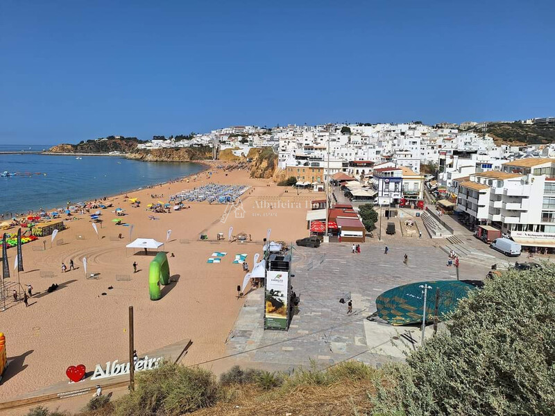 Apartment 2 bedrooms sea view Albufeira - quiet area, balconies, air conditioning, kitchen, sea view, garage, fireplace, garden, swimming pool
