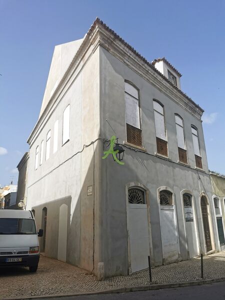 Prédio Moderno no centro Portimão para vender - fácil acesso, viabilidade de construção, excelentes áreas
