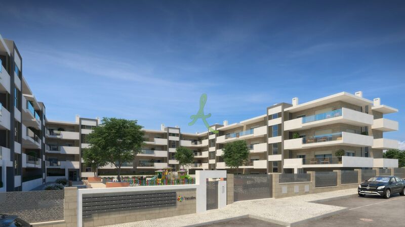 Apartamento Moderno em urbanização T2 Portimão - parque infantil, varandas, painel solar, chão flutuante, arrecadação, condomínio fechado, bbq
