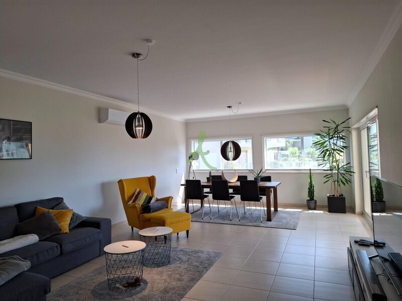 Apartamento T4 de luxo no centro Praia dos 3 Castelos Portimão - condomínio fechado, piscina, varandas, jardim, lugar de garagem