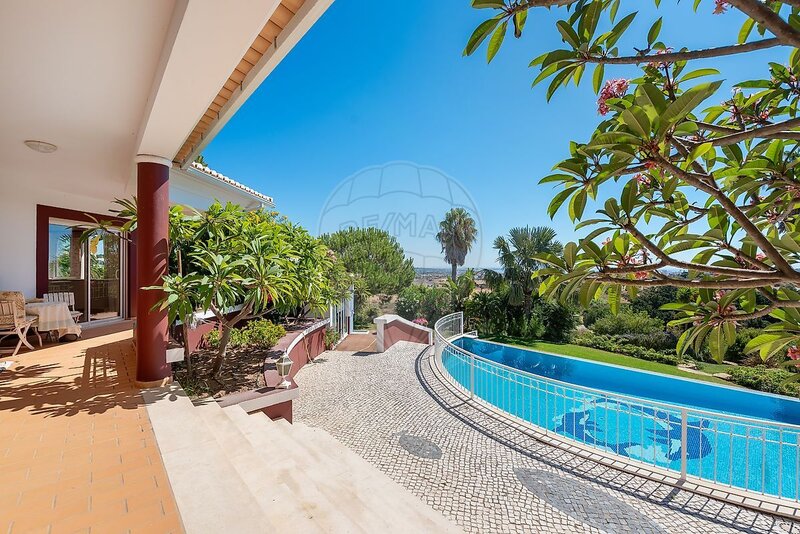 House 3 bedrooms Single storey São Gonçalo de Lagos - solar panels, garage, swimming pool