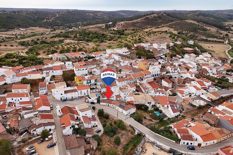 Casa V1 para recuperar Barão de São Miguel Vila do Bispo - quintal, palheiro