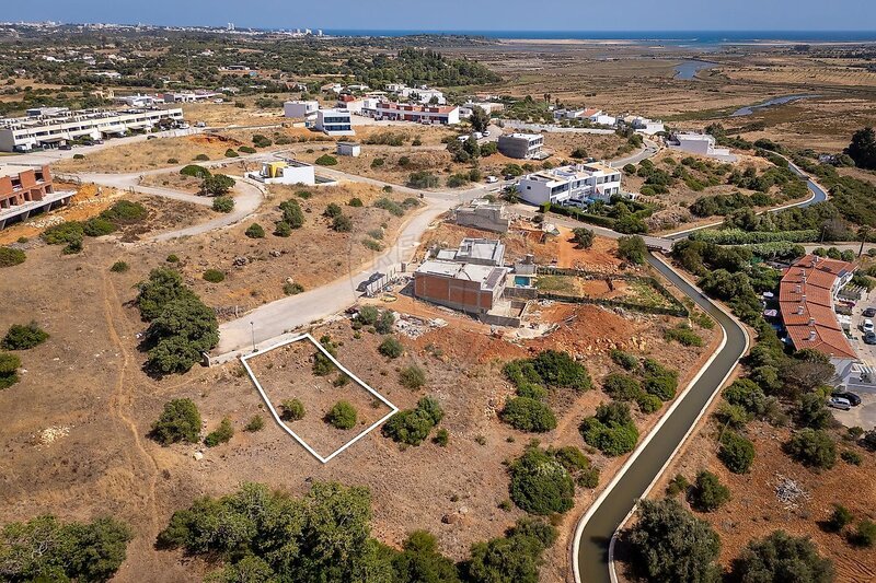 Plot Urban with 292sqm Mexilhoeira Grande Portimão - easy access