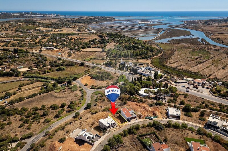 Plot Urban with 292sqm Mexilhoeira Grande Portimão - easy access
