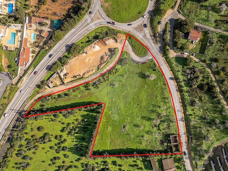 Land with 12052sqm Luz Lagos - water hole, fruit trees
