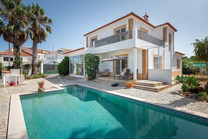 Moradia V3 Isolada Budens Vila do Bispo - terraços, marquise, equipado, lareira, piscina, muita luz natural, piso radiante, garagem