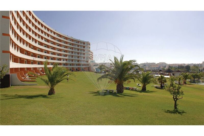 Apartment in the center T0 Albufeira - swimming pool, air conditioning, tennis court, balcony, double glazing