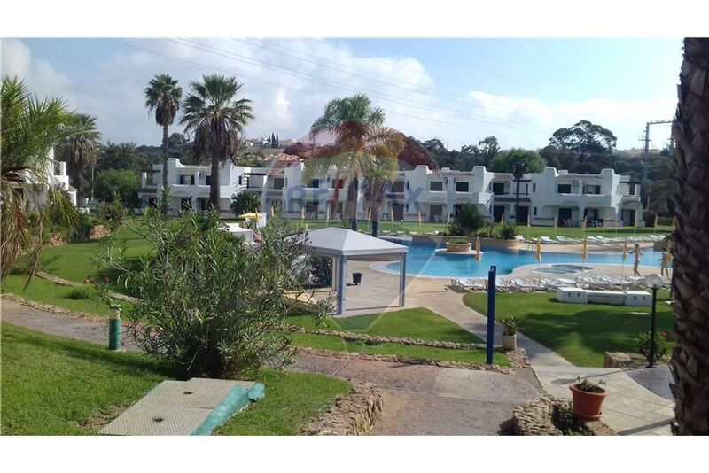 Apartamento T2 em bom estado Olhos de Água Albufeira - parque infantil, r/c, terraço, ténis, piscina
