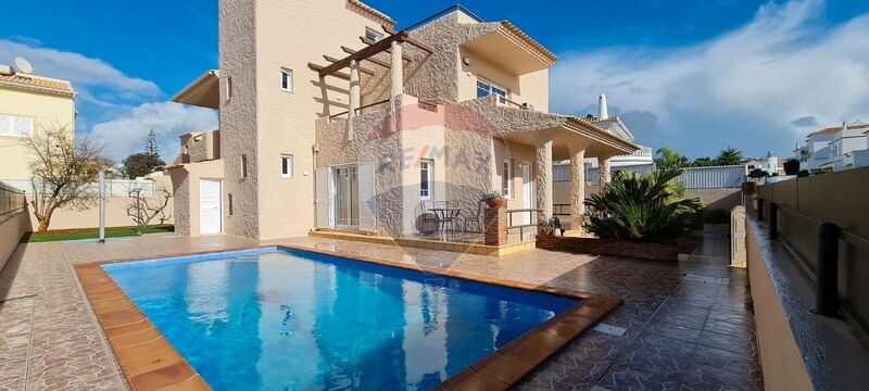 Moradia V4 Isolada Guia Albufeira para vender - vista mar, bbq, varandas, vidros duplos, piscina, terraço, garagem, cozinha equipada, ar condicionado, jardim