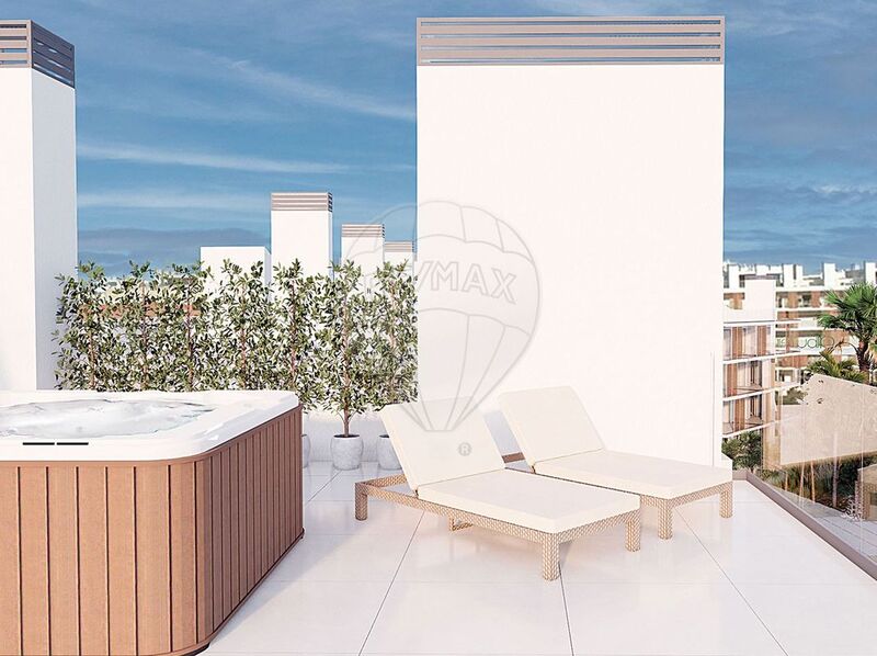 Apartamento Moderno T2 Albufeira - bbq, painéis solares, varanda, terraço, equipado, jardim, piscina, condomínio privado, ar condicionado