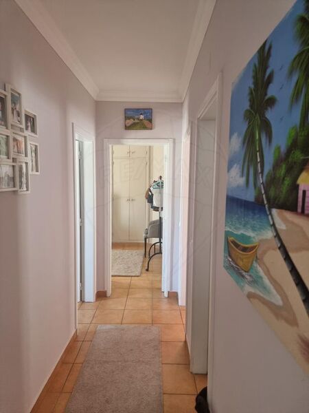 Apartment well located 3 bedrooms Silves - kitchen, fireplace, balcony, balconies, barbecue, garage, double glazing, air conditioning, 1st floor