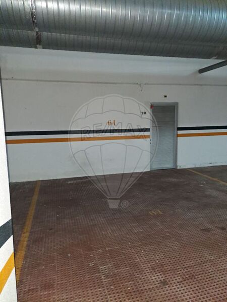 Garagem Espaçosa com 18m2 Albufeira - bons acessos, boa localização, arrecadação