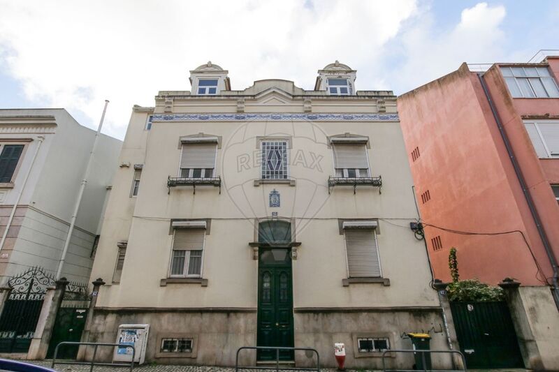 здание коммерческая в центре Campolide Lisboa