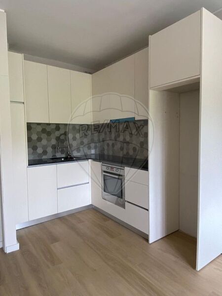 Apartment Renovated T1 Porto - 2nd floor, parking lot, kitchen, balcony, great location