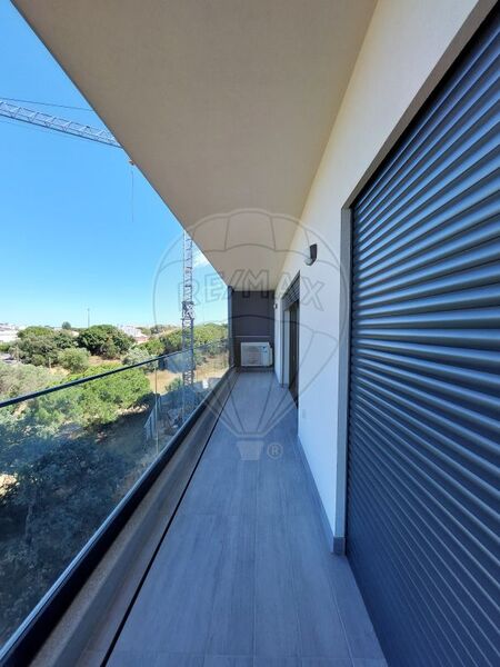 Apartamento Moderno T2 Montenegro Faro - arrecadação, ar condicionado, 3º andar, vidros duplos, painel solar, r/c, garagem, terraços, bbq
