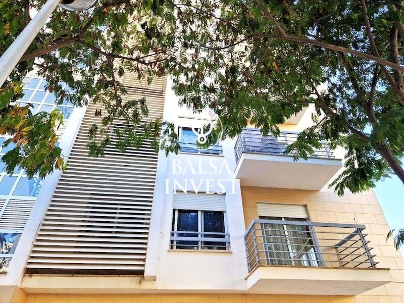 Apartamento no centro T3 São Clemente Loulé - varandas, terraços, vidros duplos, painéis solares