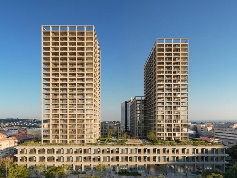 Fernão Magalhães 127: Apartamento T3 com varandas no centro do Porto