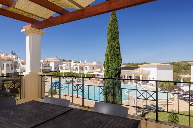 Moradia V3 mobilada e com jardim para venda em Salema, Algarve