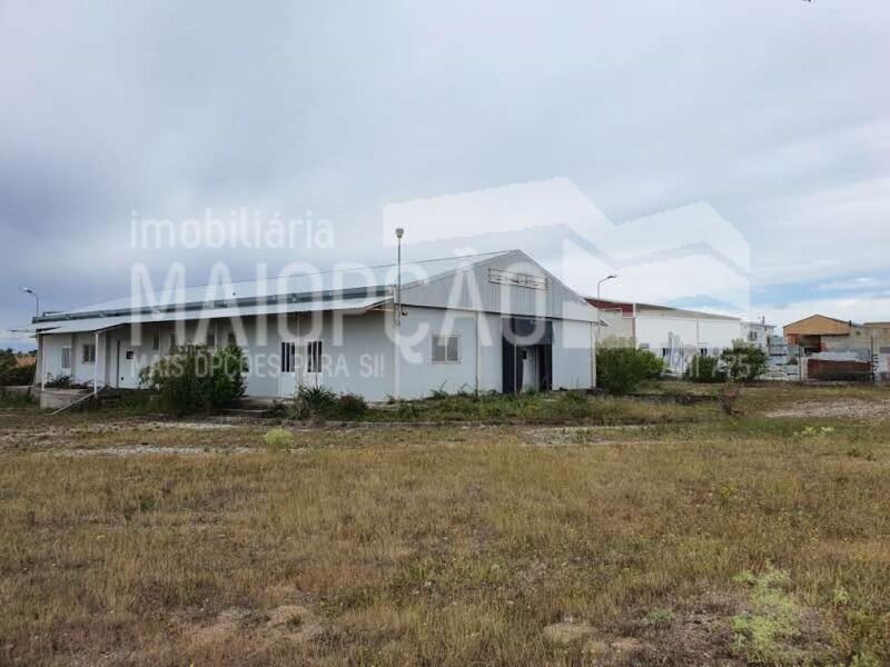 Armazém Industrial com 368m2 Vilar Formoso Almeida - bons acessos